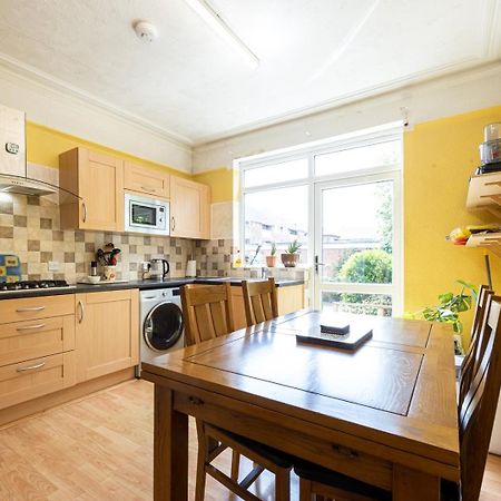 Guestready - Enchanting Life In Gorse Hill แมนเชสเตอร์ ภายนอก รูปภาพ