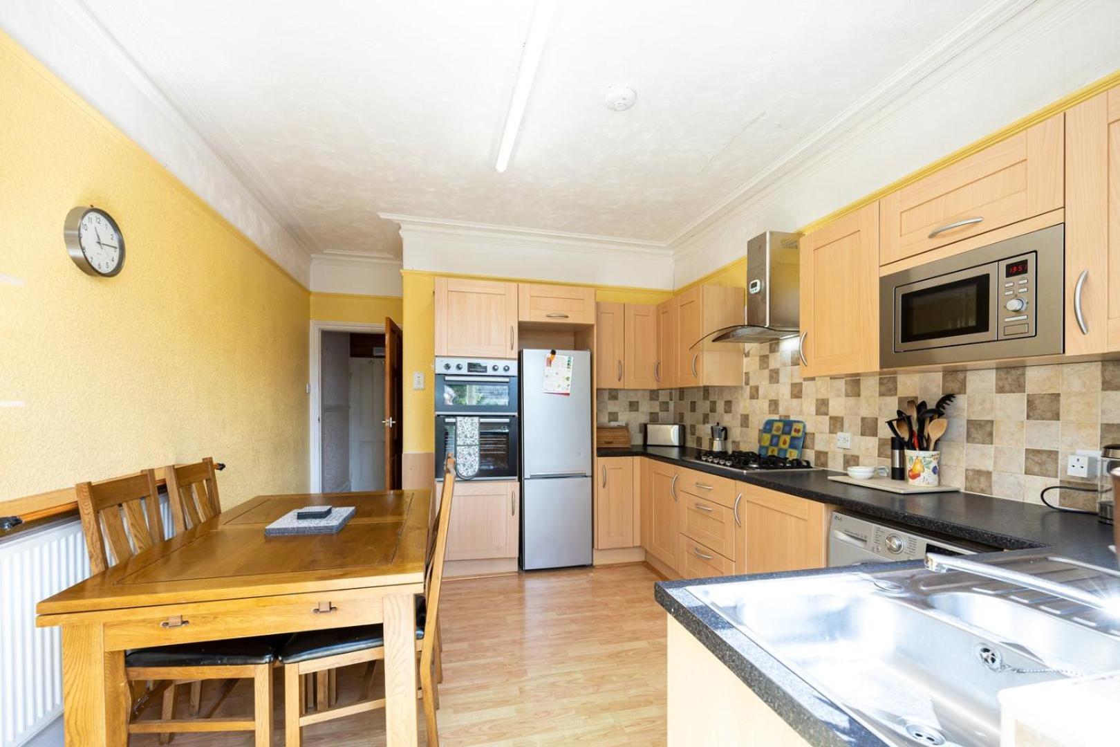 Guestready - Enchanting Life In Gorse Hill แมนเชสเตอร์ ภายนอก รูปภาพ