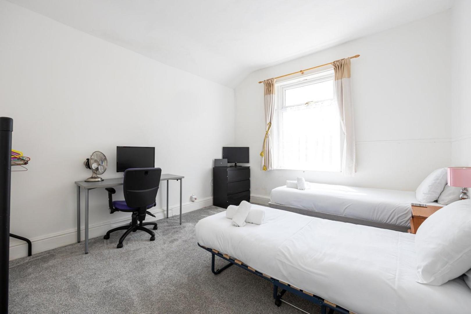 Guestready - Enchanting Life In Gorse Hill แมนเชสเตอร์ ภายนอก รูปภาพ