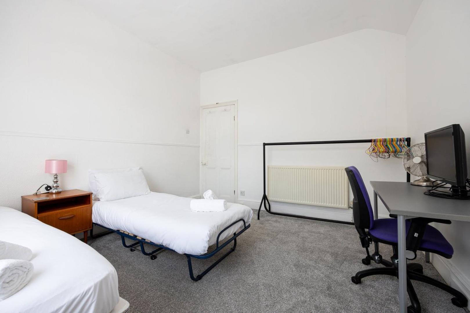 Guestready - Enchanting Life In Gorse Hill แมนเชสเตอร์ ภายนอก รูปภาพ