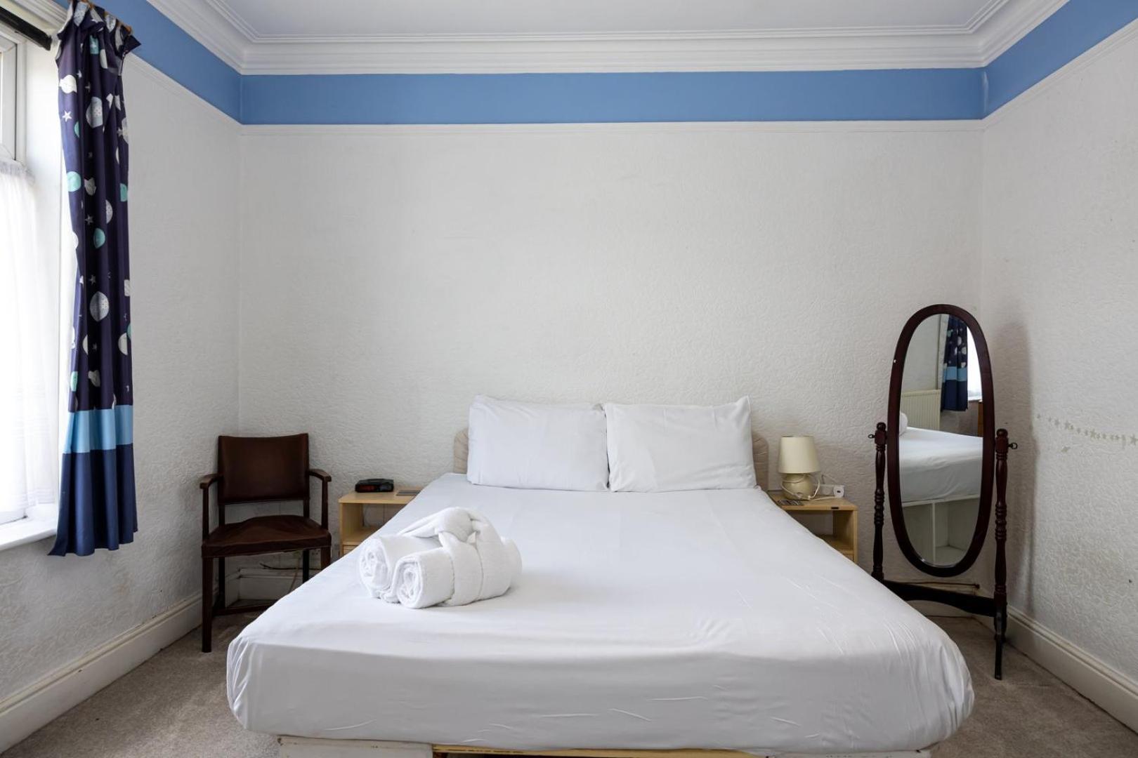 Guestready - Enchanting Life In Gorse Hill แมนเชสเตอร์ ภายนอก รูปภาพ
