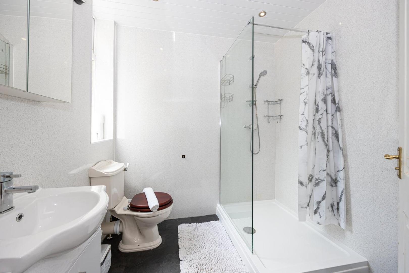 Guestready - Enchanting Life In Gorse Hill แมนเชสเตอร์ ภายนอก รูปภาพ