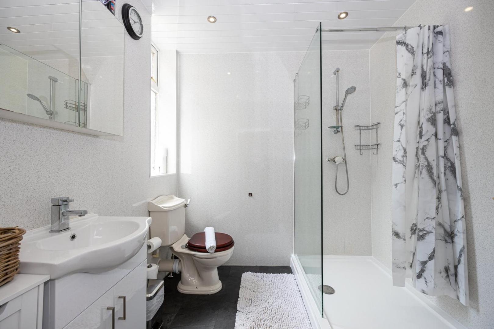 Guestready - Enchanting Life In Gorse Hill แมนเชสเตอร์ ภายนอก รูปภาพ