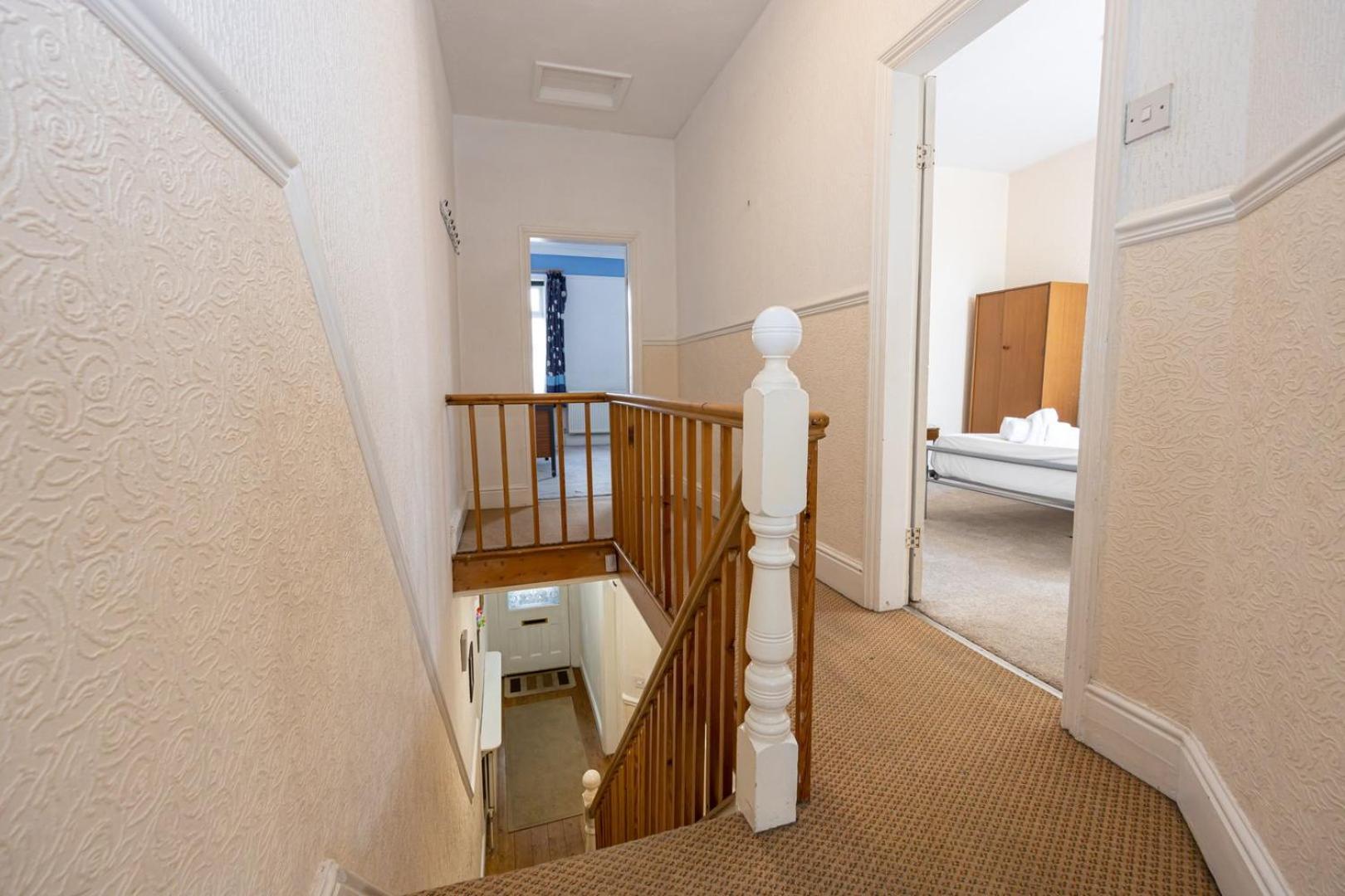 Guestready - Enchanting Life In Gorse Hill แมนเชสเตอร์ ภายนอก รูปภาพ