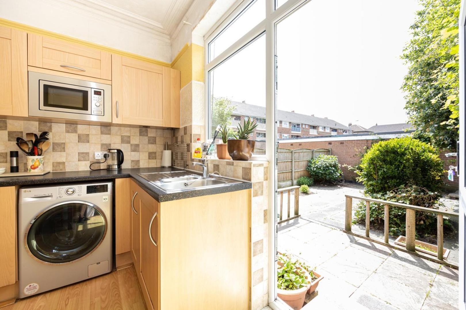 Guestready - Enchanting Life In Gorse Hill แมนเชสเตอร์ ภายนอก รูปภาพ